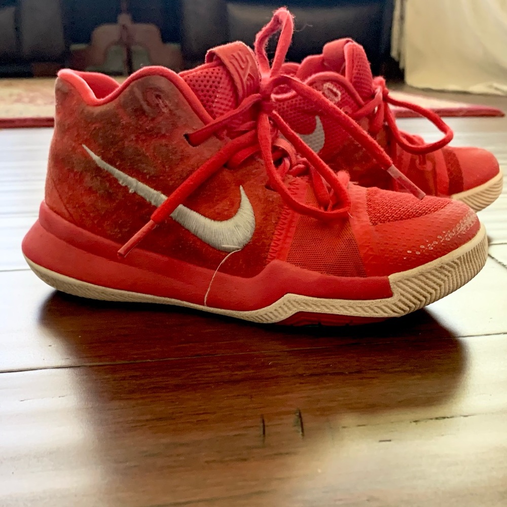 Nike Kyrie 3 Red Suede